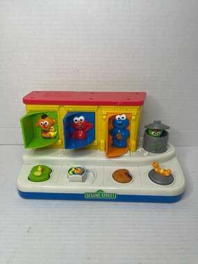 2004 Fisher-Price Sesame Street Pop-Up Pals Activity Toy